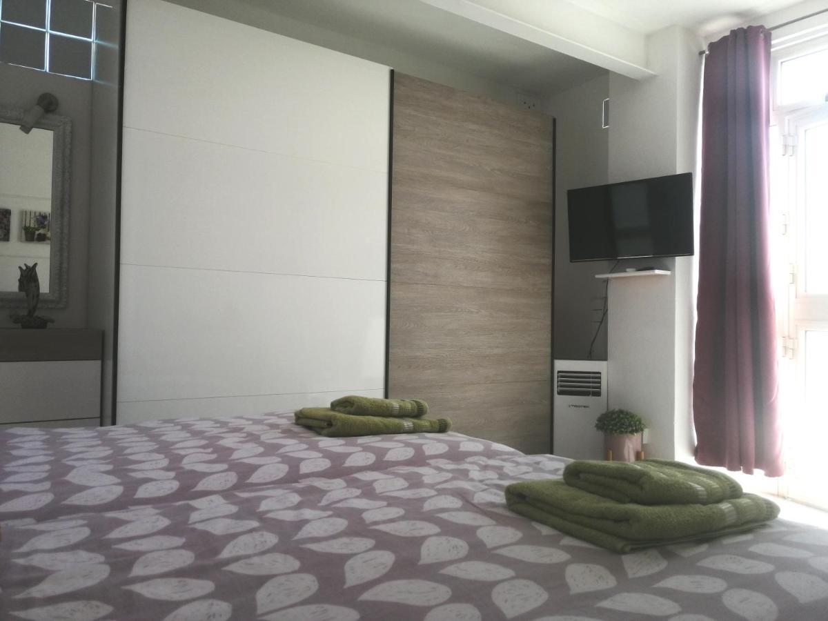 Studio Apartment With Private Terrace, Jacuzzi & Views Mosta Exterior foto